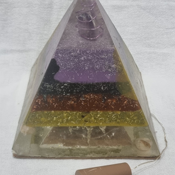Piramide con luz